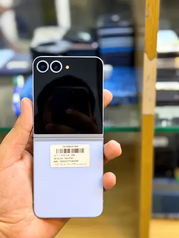 Samsung Galaxy Z Flip 6 - Foldable Smartphone
