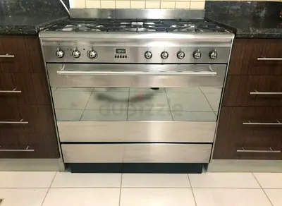Smeg stove top gas with electric cooking range