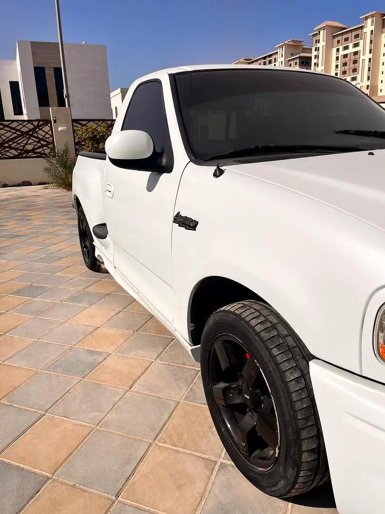 Ford F-150 2001 — photo 1 of 3