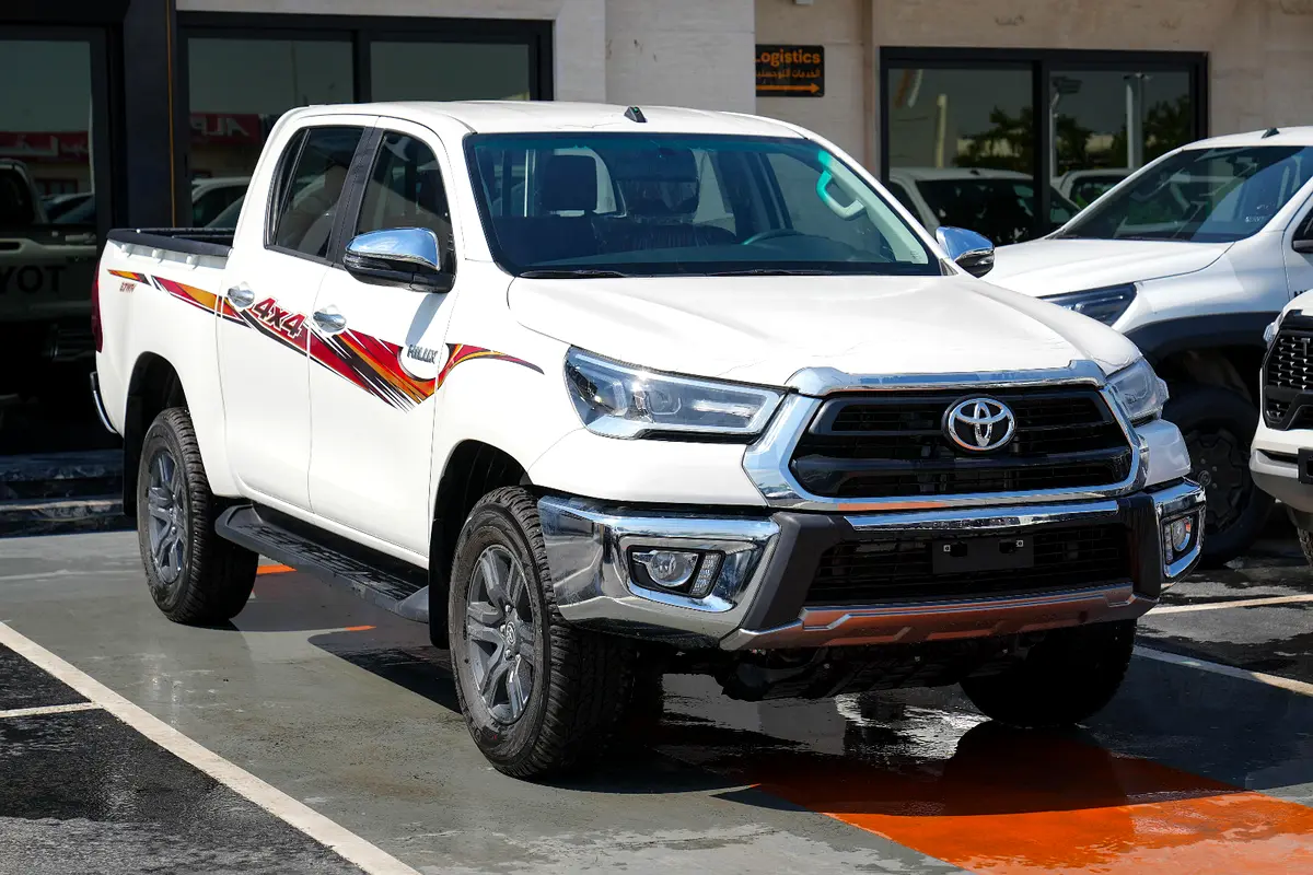 Toyota Hilux 2026 — photo 1 of 19