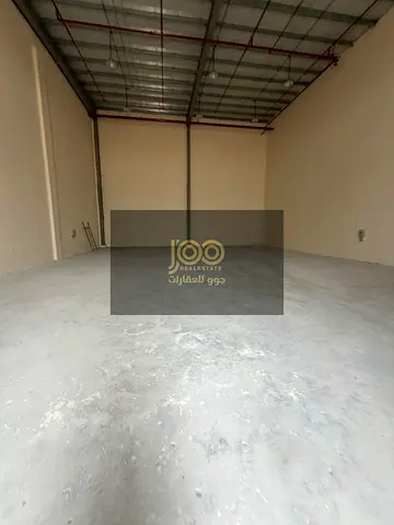 Available for annual rent in Umm Al Quwain, Umm Al Thu'ub Warehouse area: 3,300 sq ft Electricity: 40 kW Price: 120,000