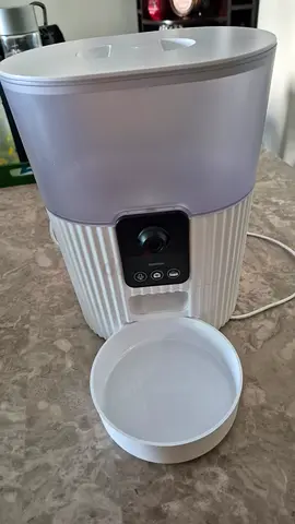 Automatic pet feeder