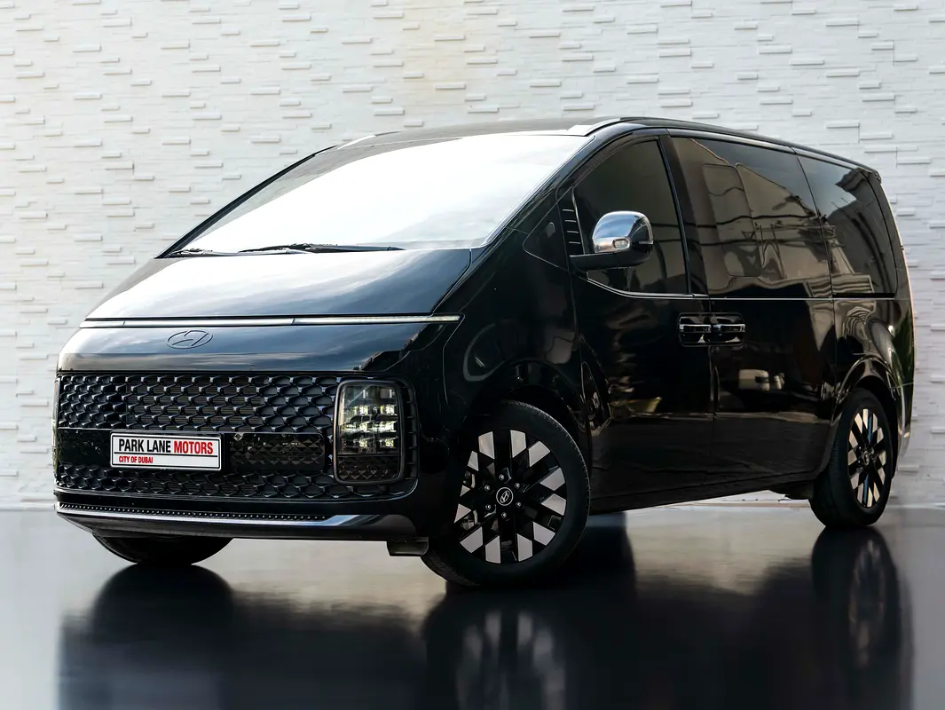 Hyundai Staria 2025 — photo 1 of 20