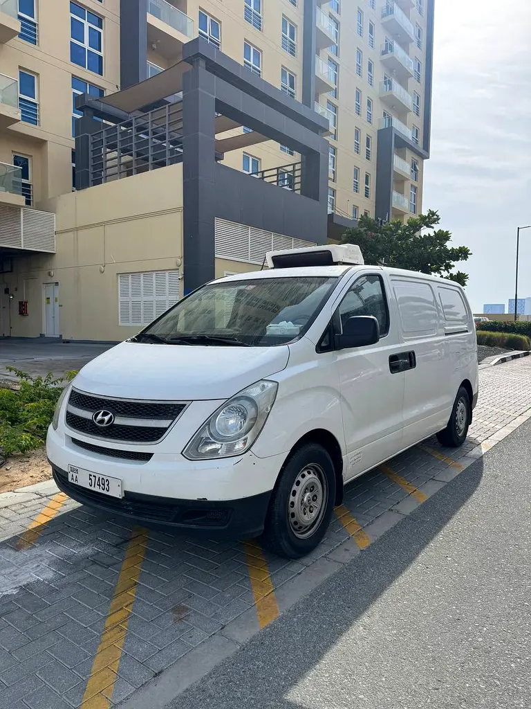Hyundai H1 2012 — photo 1 of 8
