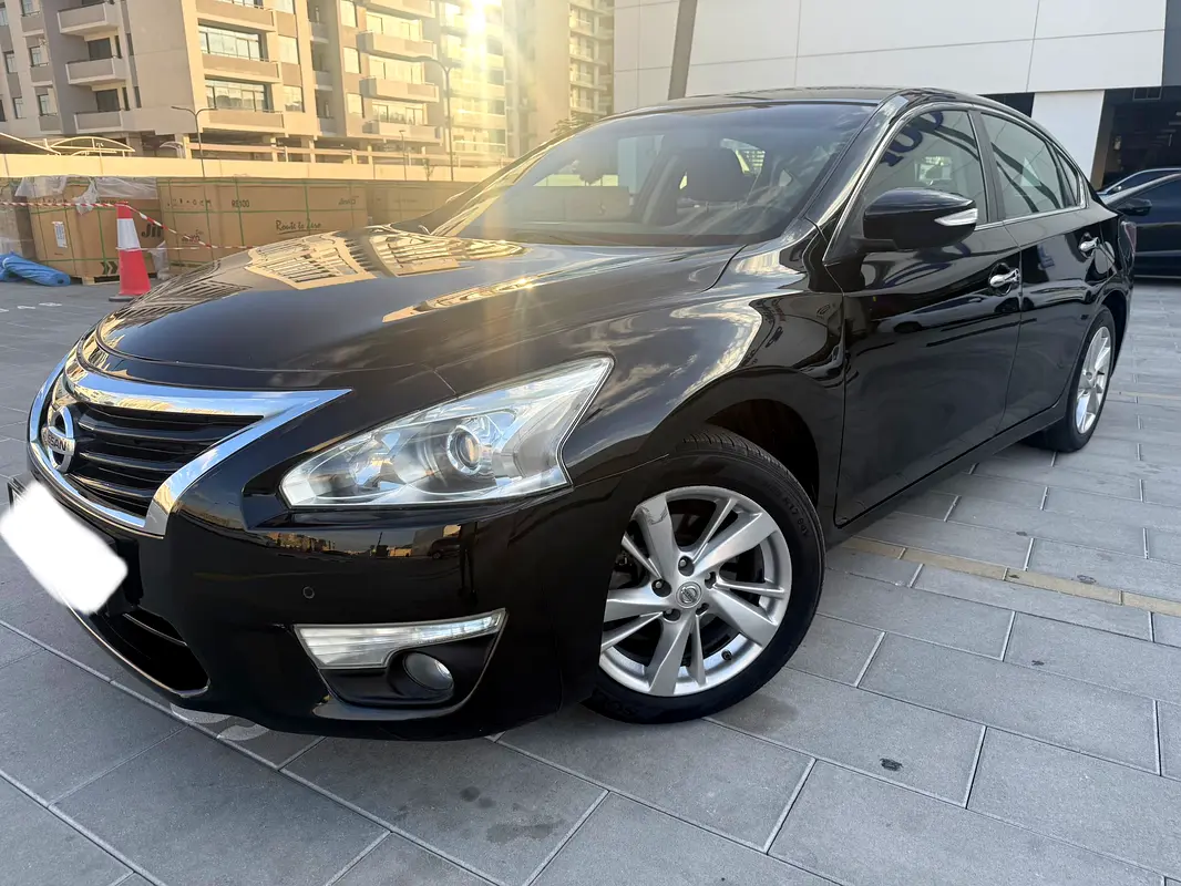 Nissan Altima 2015 — photo 1 of 10