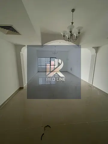 فرصة لا تعوض للـإيجار | موقع استراتيجي بالقرب من مخرج دبي 📍 شقة واسعة 3 غرف وصالة (3BHK)