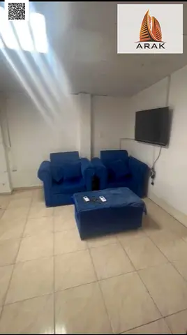 للإيجار الشهري شقة غرفة وصالة في كورنيش عجمان – عجمان شقة بموقع مميز على الكورنيش مباشرة، قريبة من البحر وجميع الخدمات والمرافق.