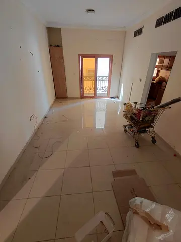 🏡 شقة للإيجار | Apartment for Rent  📍 مويلح القديمة – منطقة المدارس  ✨ موقع مميز مناسب للعائلات وقريب من المدارس والخدمات.  🔹 تفاصيل الشقة:  غرفتين