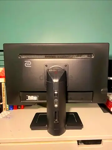 144hz BenQ ZOWIE XL2411 is a 24-inch Full HD (1920x1080) TN gaming monitor designed for