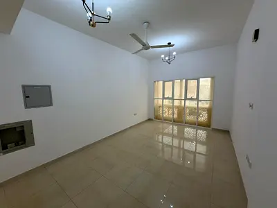 شقة غرفة وصالة للإيجار السنوي في المويهات 3 – عجمان، 2 حمام وصالة منفصلة، تكييف مركزي، مساحات واسعة، موقع مميز قريب الخدمات والمدارس