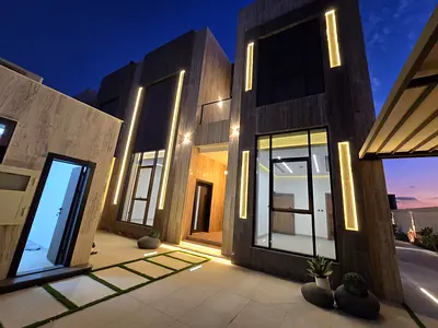 فيلا فاخرة للإيجار السنوي في الحوشي، توفر أسلوب حياة راقٍ بمواصفات حديثة وتصميم أنيق، مما يجعلها خياراً مثالياً للسكن العائلي المميز. أول ساكن، تضم 5