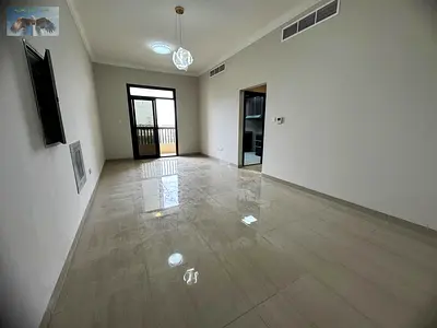 شقة غرفتين ماستر في المويهات 3 بجوار المدارس، موقع مميز قريب محمد بن زايد، بلكونة وتشطيب راقي، تكييف وغاز مركزي