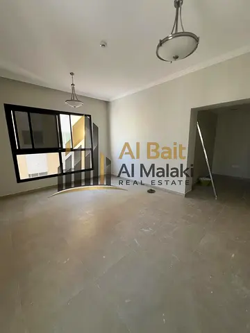 شقة غرفتين وصالة ثاني ساكن مع باركن وخزائن حائط موقع مميز قريب من الخدمات