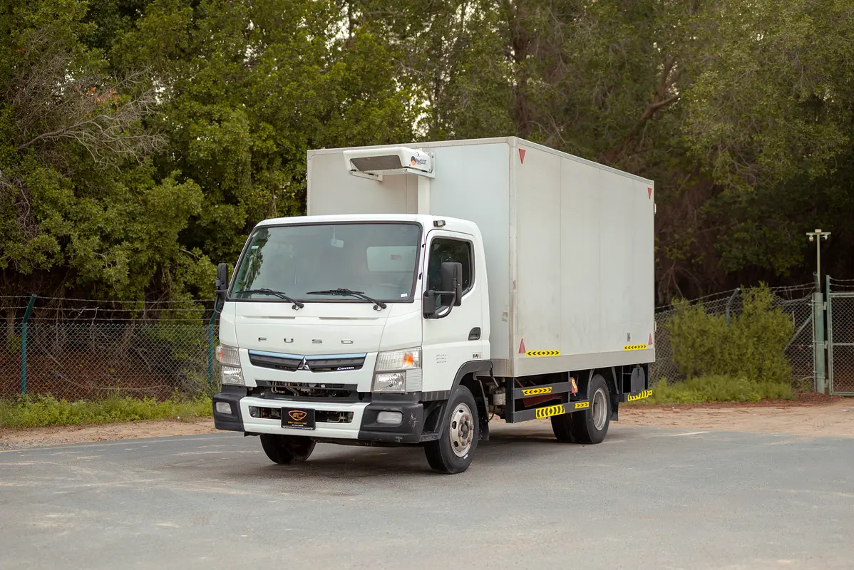 Mitsubishi Canter 2020 — photo 1 of 18