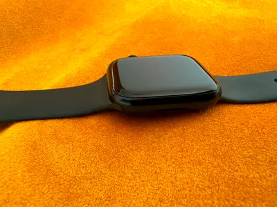 Apple Watch - Series 8 + Giveaway Series 4: