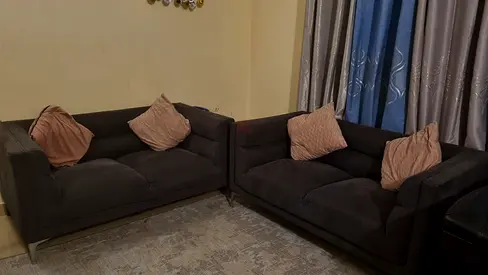Stylish clean 4+2+2 seater grey sofa for urgent sale
