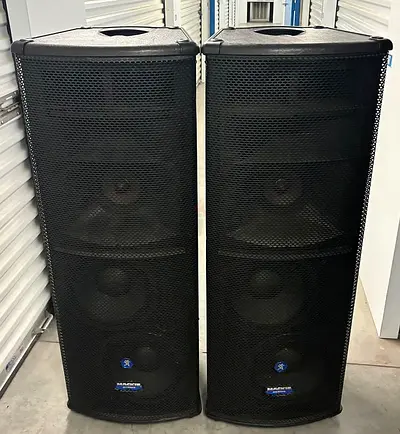 2 pieces of mackie SA1232 (active)