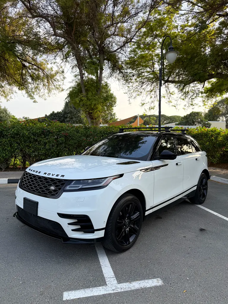 Land Rover Range Rover Velar 2021 — photo 1 of 17