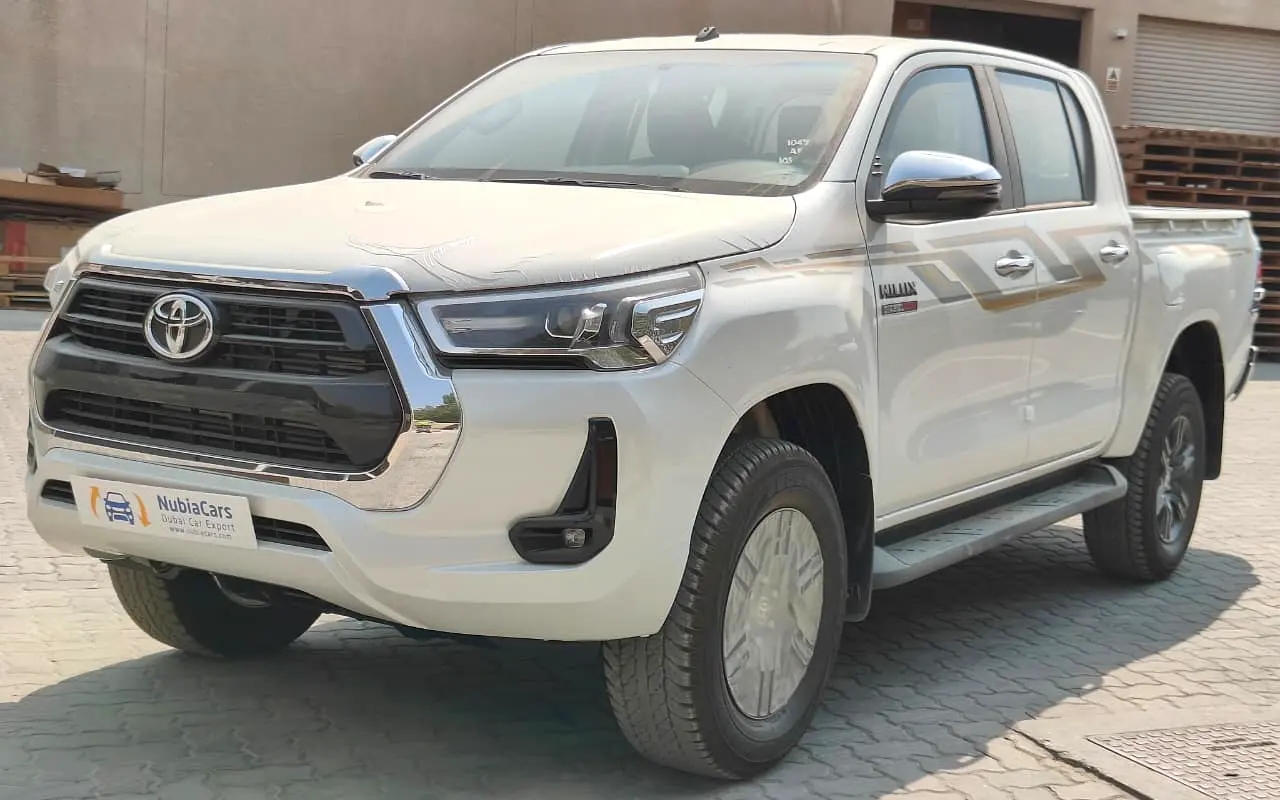 Toyota Hilux 2026 — photo 1 of 20