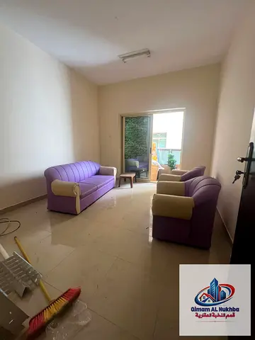 شقة غرفتين وصالة للإيجار في القاسمية المحطة مع بلكونة و2 حمام وتكييف مركزي وشهر مجاني موقع مميز قريب من جميع الخدمات