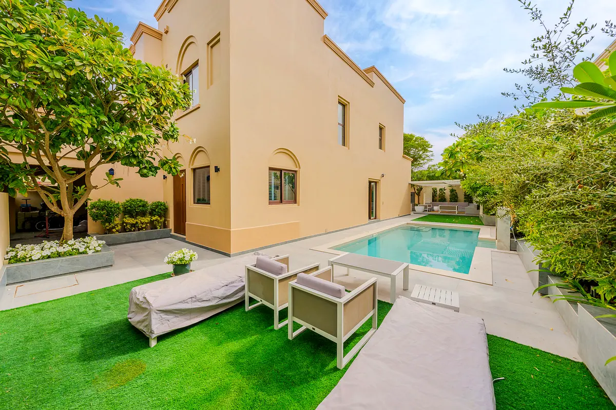Fully Renovated  | Gorgeous Garden with Pool