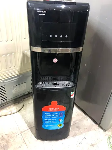 Bottom load water dispenser