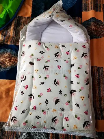 2-in-1 Baby Carry Nest - Floral (Like New!)