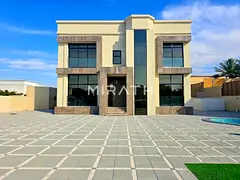 Beautifully Upgraded Villa| Welcoming Front Yard