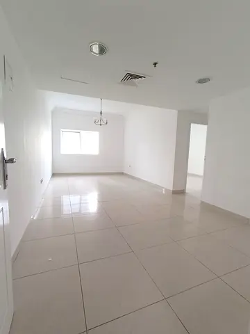 غرفتين وصالة واسعة 🌅 إطلالة مفتوحة مباشرة على بحيرة الخان من جميع الغرف موقع هادئ ومثالي للسكن الراقي  💎 مثالية لعشاق: 🌊 الهدوء والراحة 🌬️ الهواء