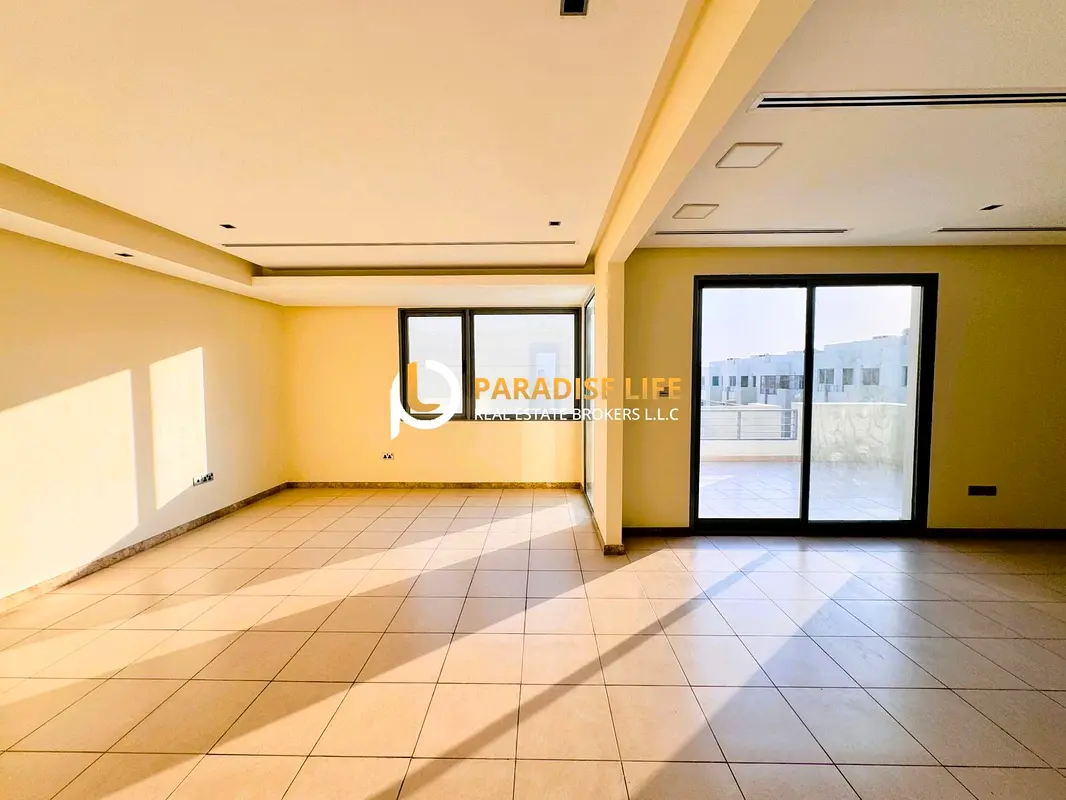 GREAT DEAL-4 BEDROOM ALL EN SUITE PLUS MAIDS ONE BEDROOM DOWN -CLOSED KITCHEN- AWAY FROM FLIGHT-SHARED POOL-READY TO MOVE IN