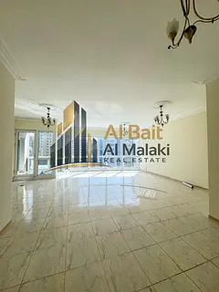 Three bedrooms, a living room, a small maid's room, a laundry room, a balcony, and a sea view. A