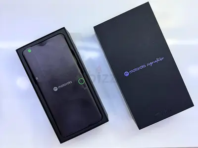 Motorola Signature Edition 16GB RAM 512GB smartphone - in original box- Martini Olive