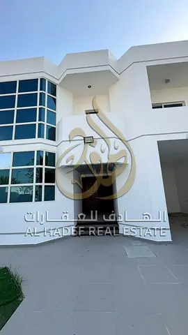 فيلا للإيجار في العزرة الشارقة | 4 غرف ماستر | زاوية | مجددة بالكامل | مساحة 5000 قدم
