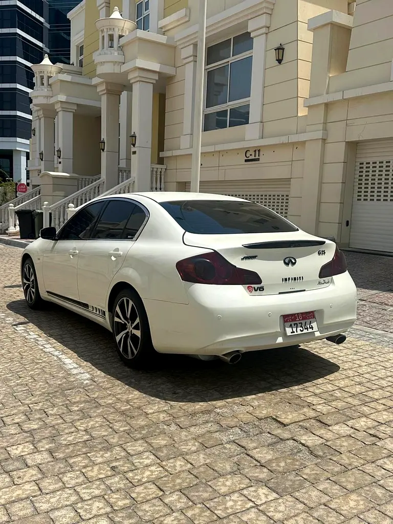Infiniti G25 2013 — photo 1 of 20