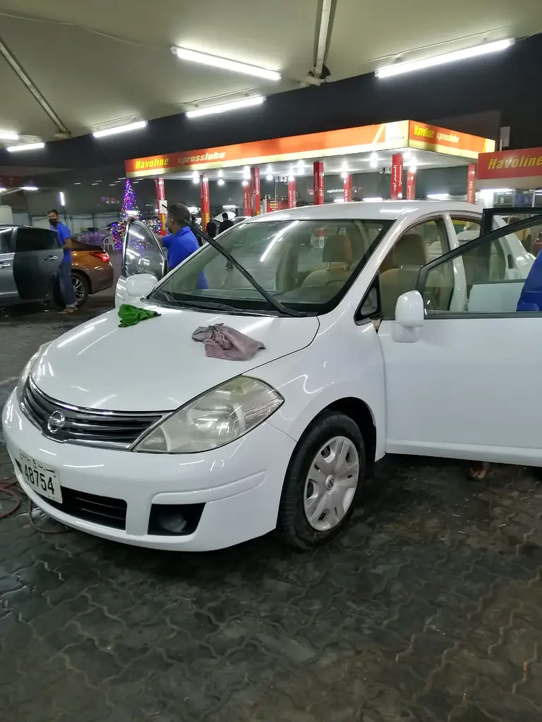 Nissan Tiida 2011 — photo 1 of 1