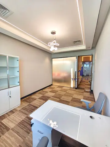 حل متكامل لتأسيس الأعمال: مساحة مكتبية + التراخيص