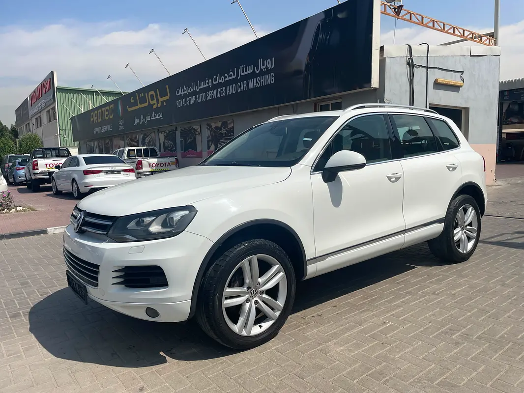 Volkswagen Touareg 2014 — photo 1 of 18