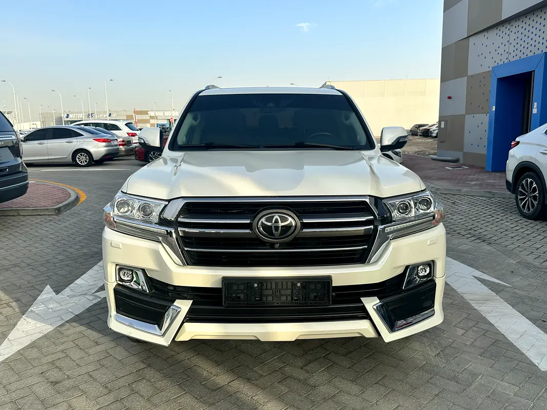 Toyota Land Cruiser 2021 — photo 1 of 12