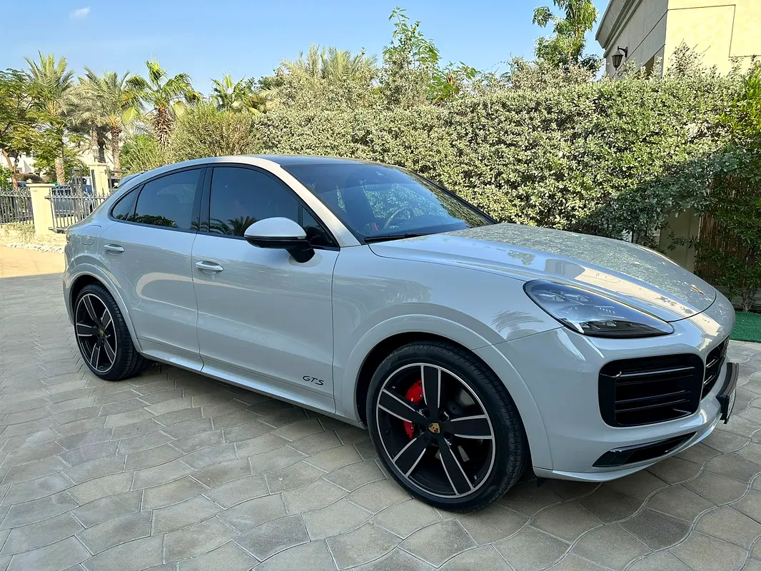 Porsche Cayenne 2023 — photo 1 of 8