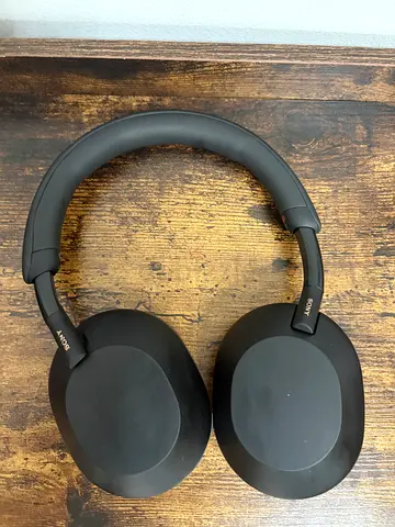 Sony xm5 headphones