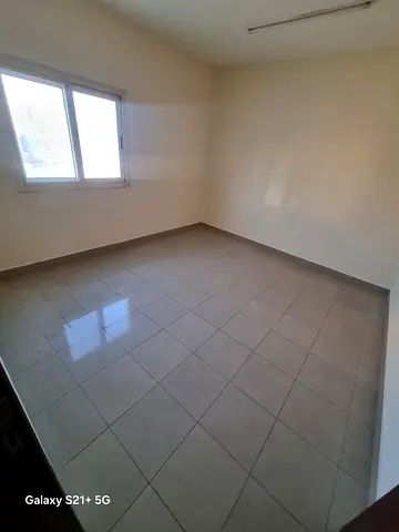 إيجار في الشارقة – أبو شغارة ✨ 🏡 متاح الآن شقق غرفتين وصالة بموقع ممتاز ✔️ بلكونة بإطلالة جميلة ✔️ 2 حمام ✔️ تكييف مركزي