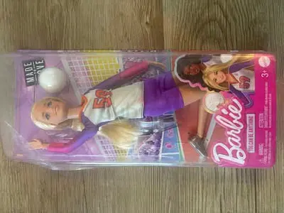 BARGAIN BRAND NEW BARBIE MADE TO MOVE VOLLEYBALL PLAYER PLAYSET