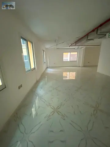 مكتب للإيجار السنوي بمساحة 230 متر في المويهات 3 بجوار مدرسة الشويفات وأكاديمية عجمان، موقع حيوي مناسب لجميع الأنشطة