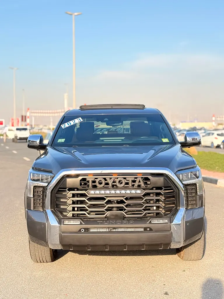 Toyota Tundra 2023 — photo 1 of 20