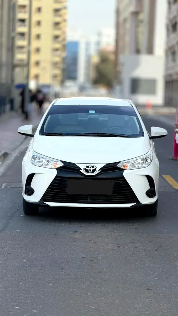 Toyota Yaris 2021 — photo 1 of 13