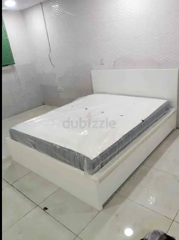 IKEA malam king‑size bed (180 × 200 cm) with 2 storage drawers underneath and an IKEA mattress ✨