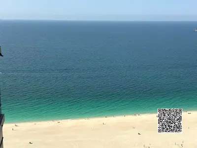 شقه غرفتين وصاله إطلاله رائعه علي البحر والمدينه متاحه للبيع في برج الكورنيش تاور بسعر ممتاز وعائد إستثماري مميز