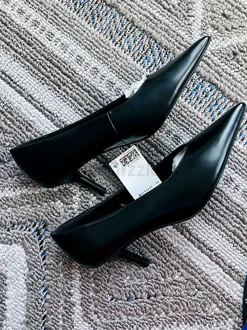 BRAND NEW HM Black pointed-toe pumps, Brand New With Tag.