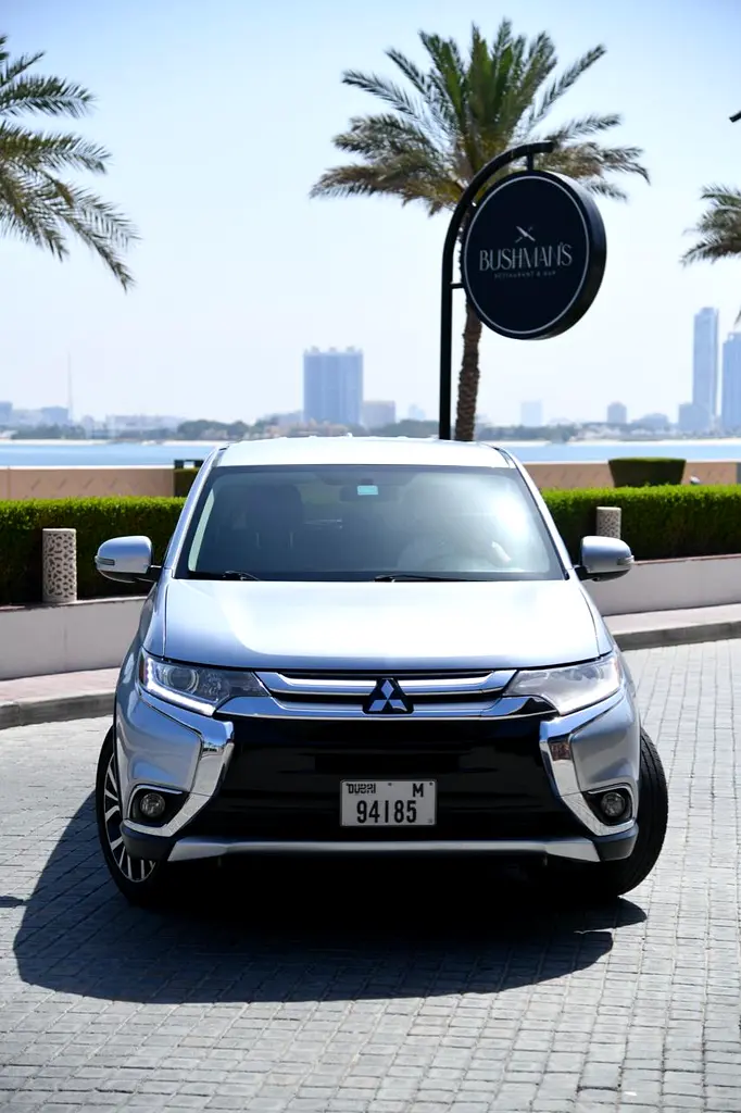 Mitsubishi Outlander 2017 — photo 1 of 2