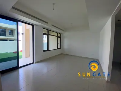 Corner villa , nearby pool and park , vacant